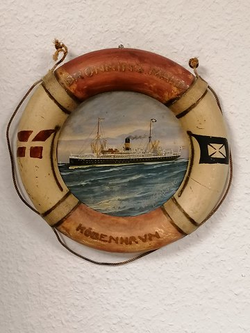 Round painting of Steamship Queen Maud
