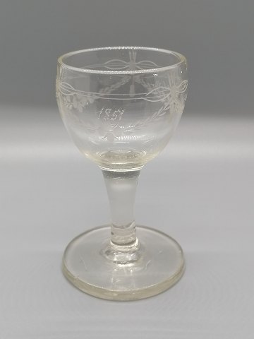 Dramglas decorated with bow and vines dated 1851