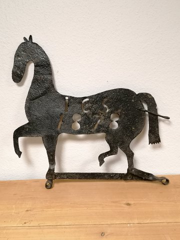 Vindfløj af jern i form af en hestDateret 1878