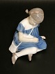 Bing & Grøndahl porcelæn figur pige med dukke nr. 1526